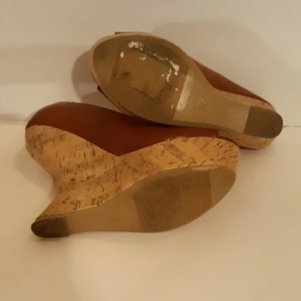 Madden Girl size 7 platform heels
